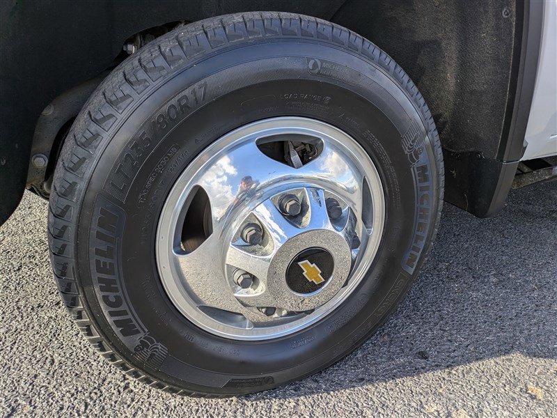 Used 2022 Chevrolet Silverado 3500 High Country w/ Safety Package II image 18