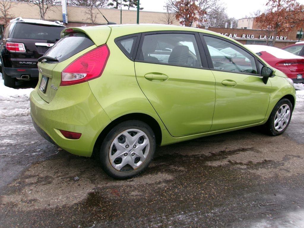 Used 2012 Ford Fiesta SE image 4