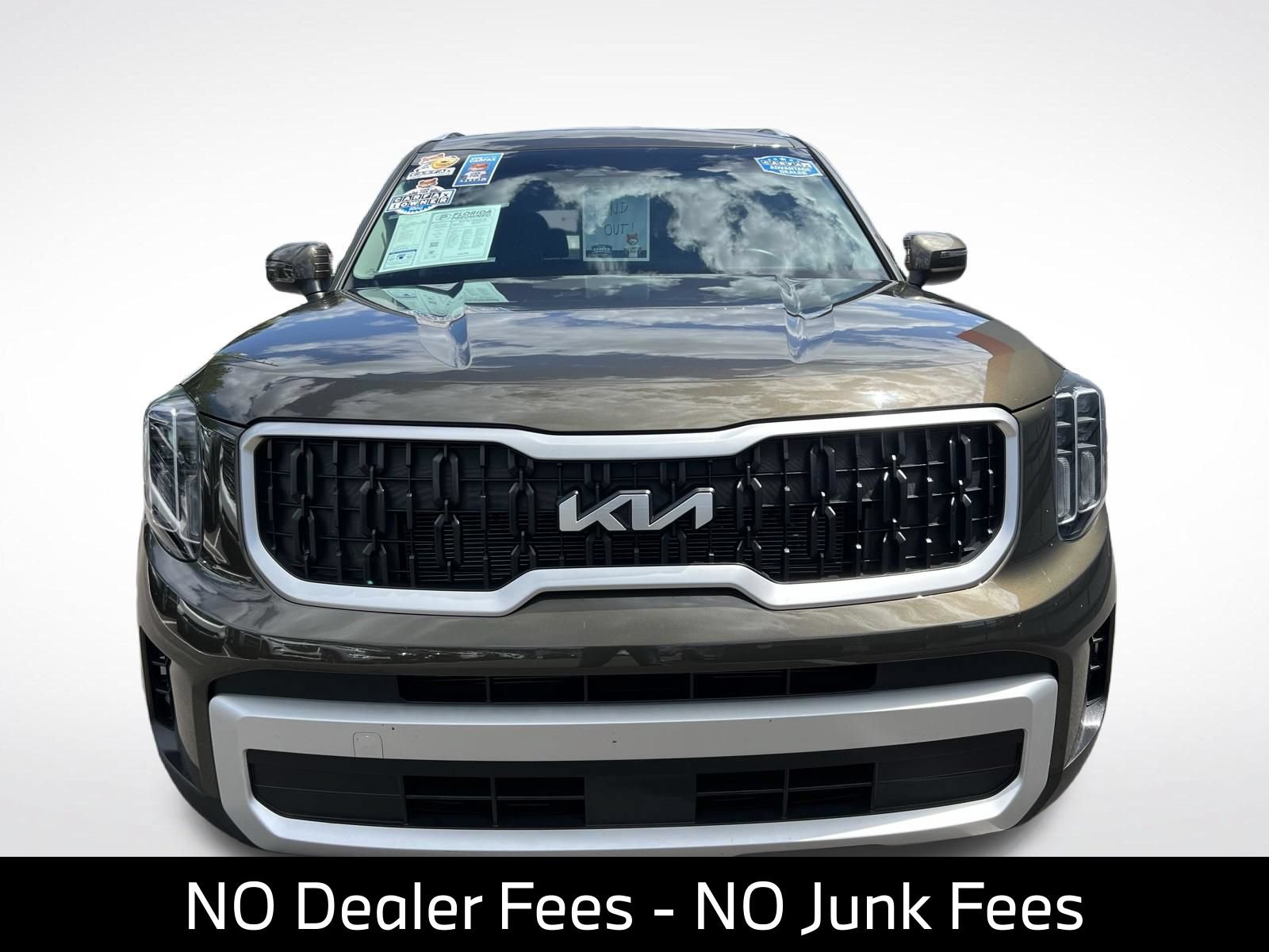 Used 2025 Kia Telluride EX w/ EX Captain's Chair Package FWD image 4