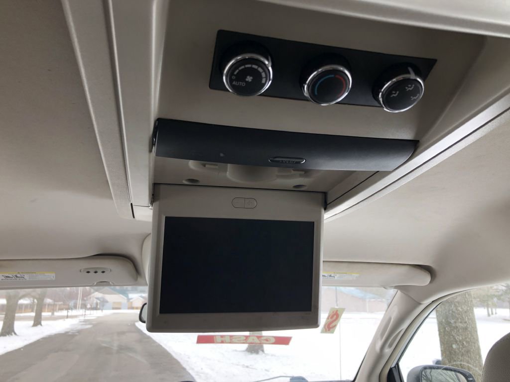 Used 2014 Chrysler Town & Country Touring image 10