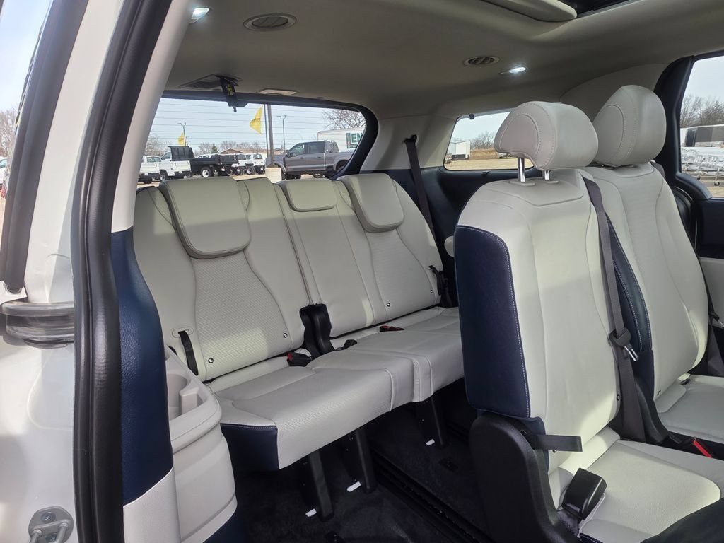 Used 2025 Kia Carnival SX Prestige FWD image 44