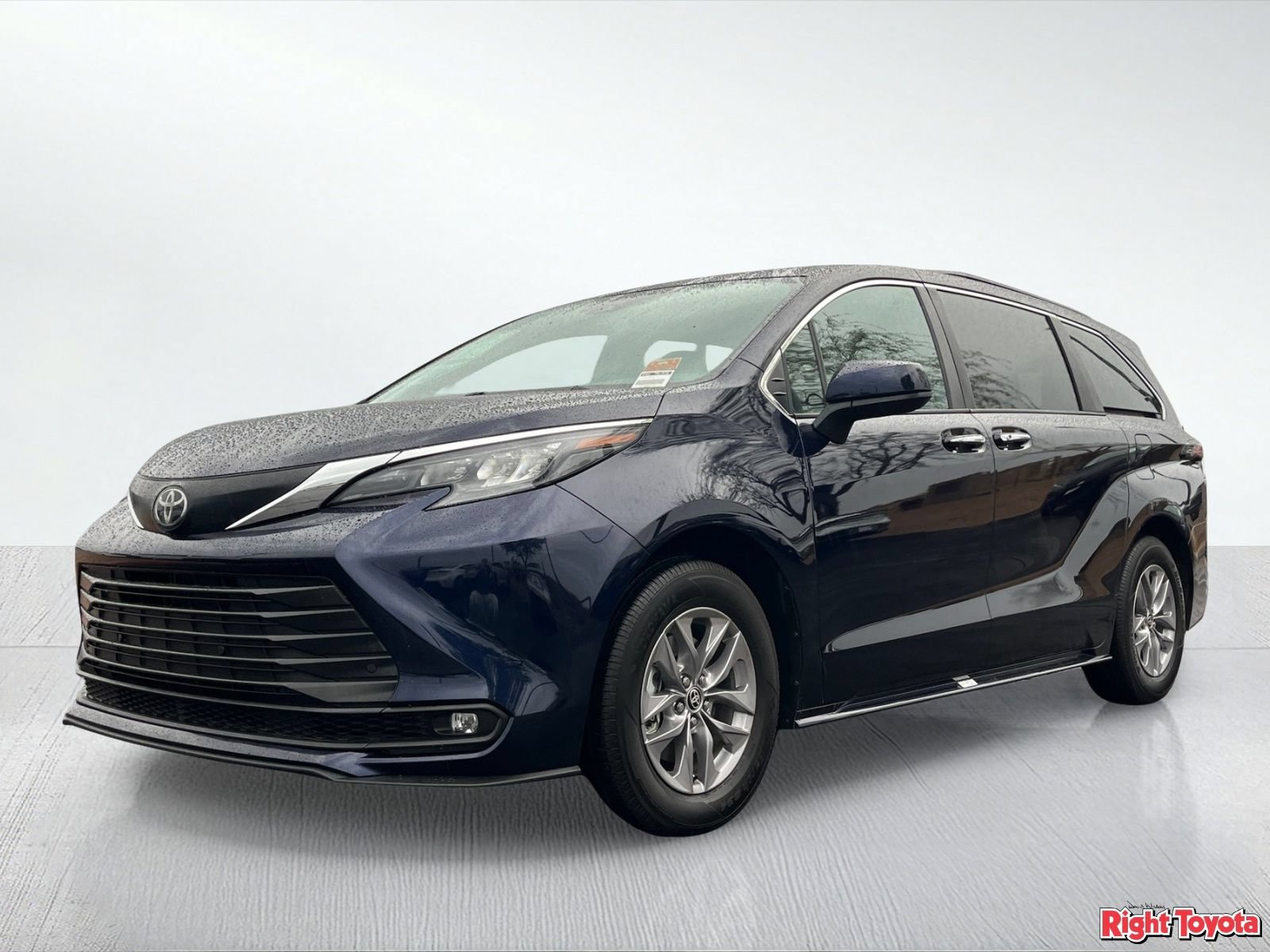 Certified 2026 Toyota Sienna XLE FWD image 2