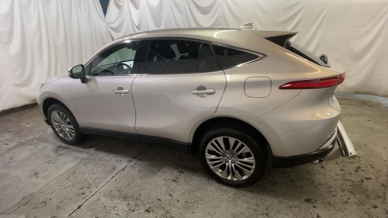 Used 2024 Toyota Venza XLE image 6