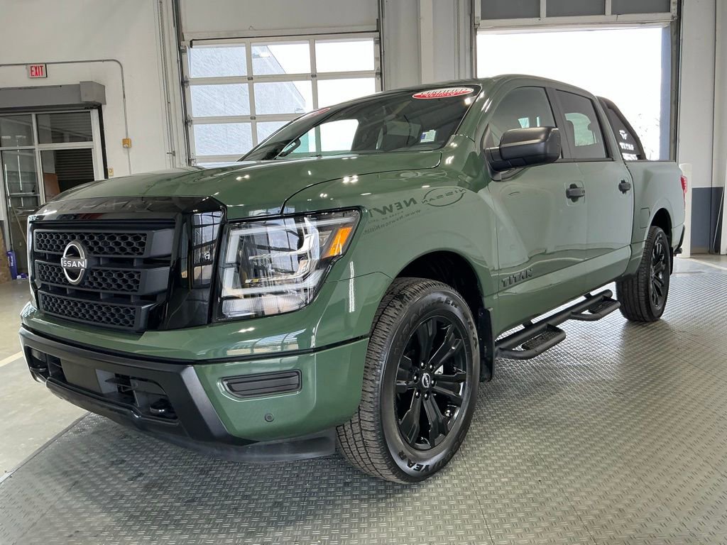 Used 2024 Nissan Titan SV w/ SV Bronze Edition Package image 2