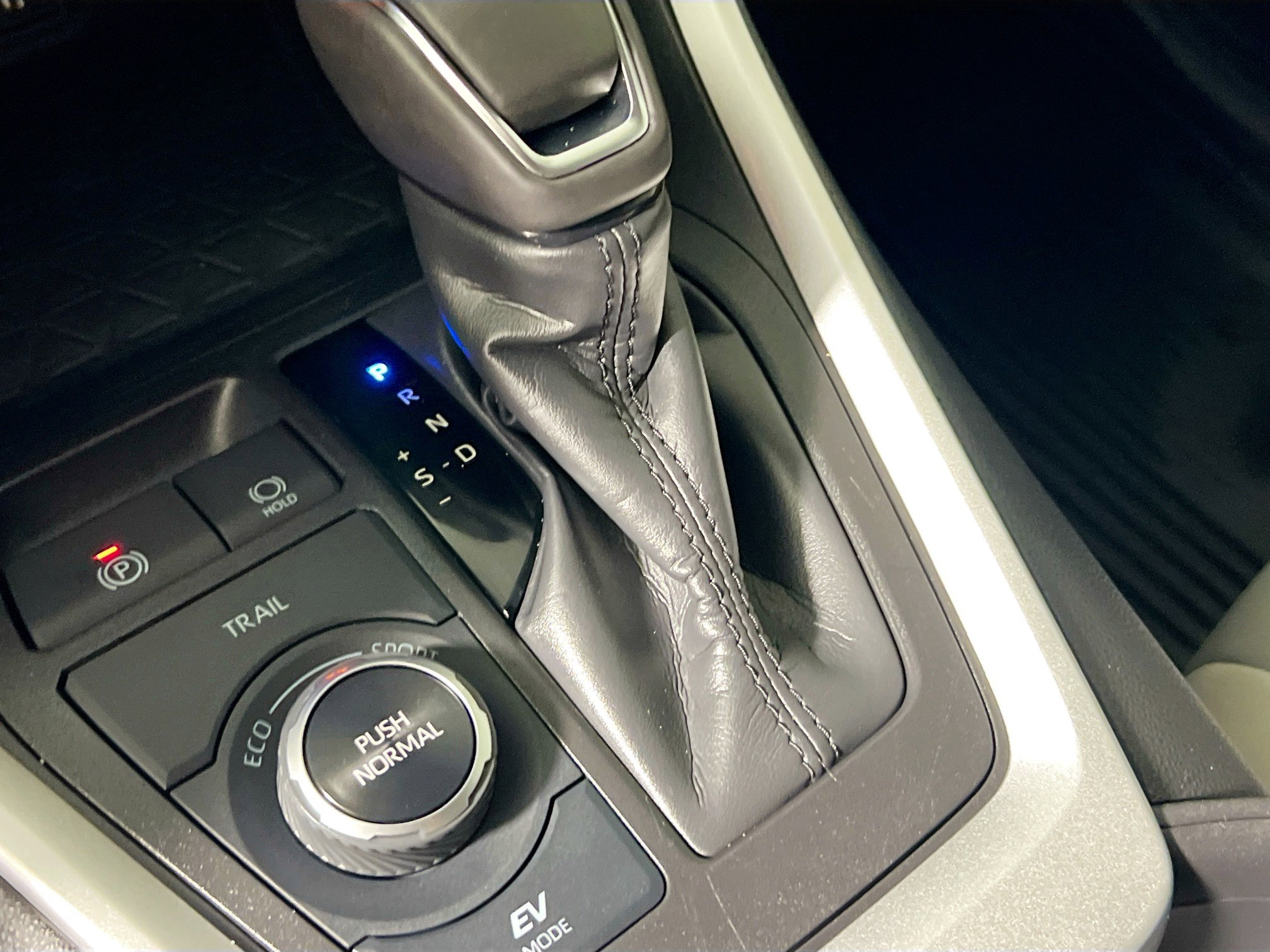 Used 2024 Toyota RAV4 XLE Premium image 25