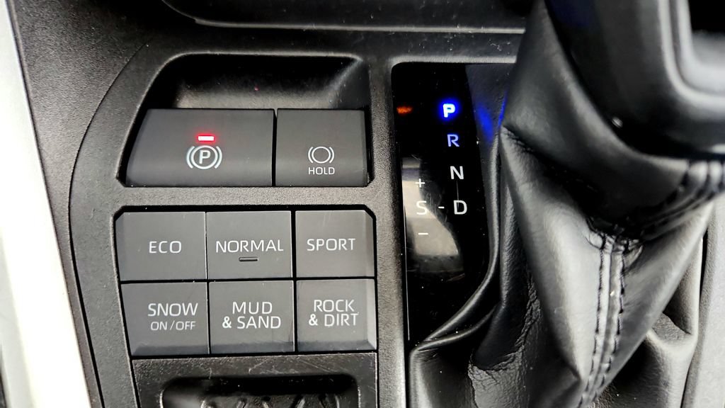 Used 2024 Toyota RAV4 LE AWD/4WD image 33