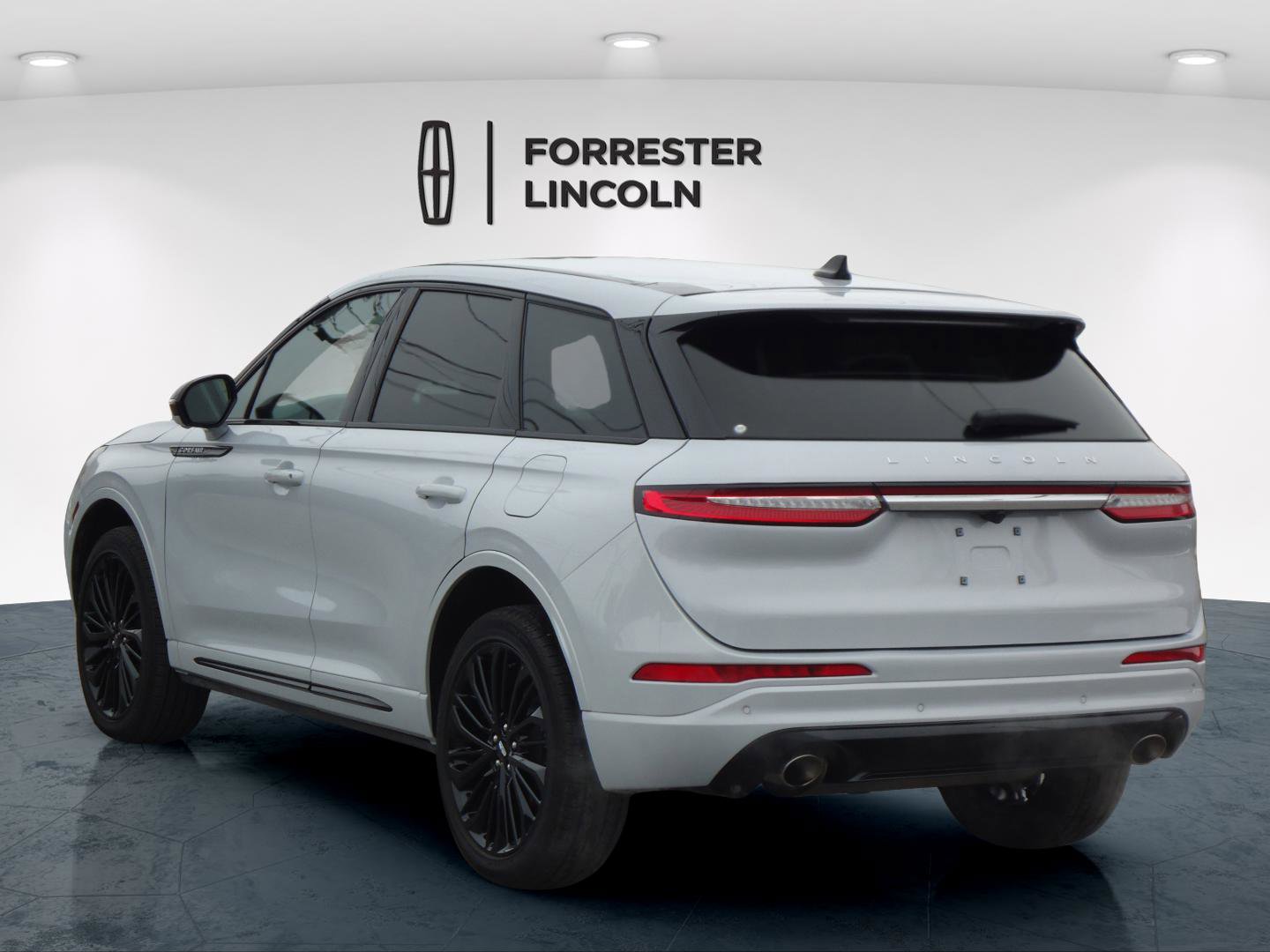 Used 2025 Lincoln Corsair AWD w/ Equipment Group 101A image 5