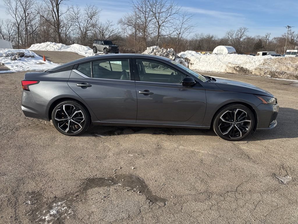 Used 2024 Nissan Altima 2.5 SR FWD image 11