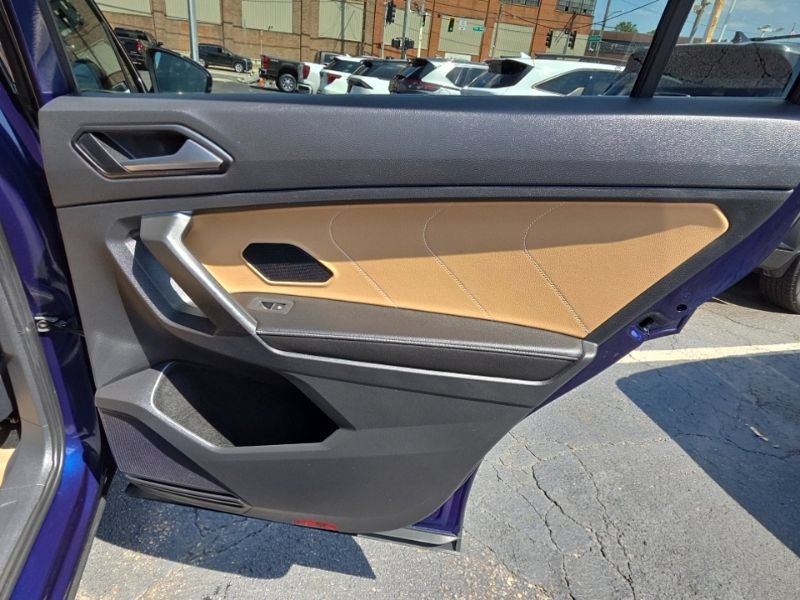 Used 2022 Volkswagen Tiguan SE w/ Panoramic Sunroof Package AWD/4WD image 15