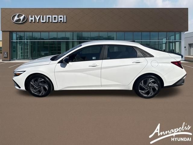 Certified 2025 Hyundai Elantra Sport image 2