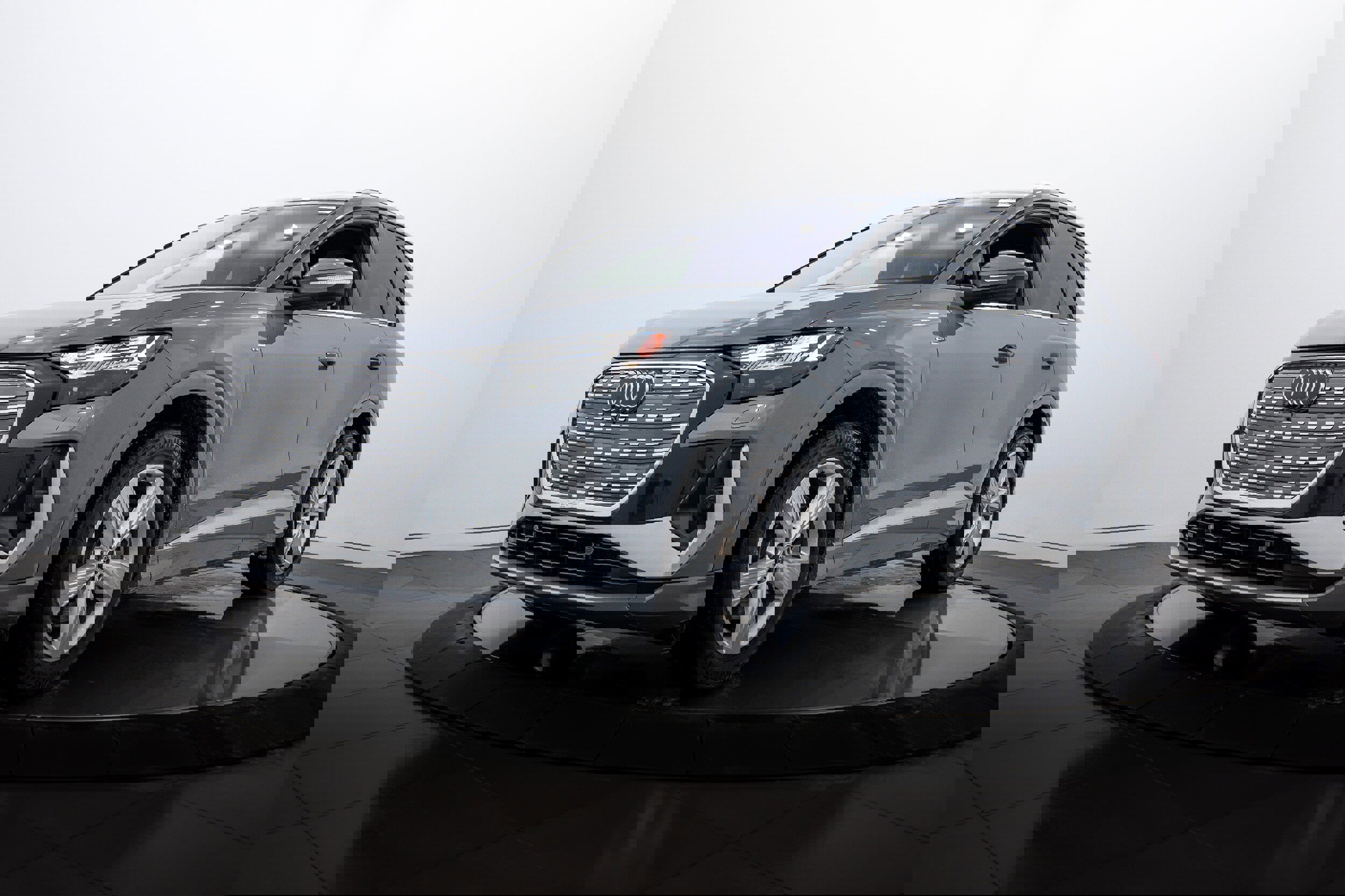 Used 2024 Audi Q4 e-tron Prestige image 6