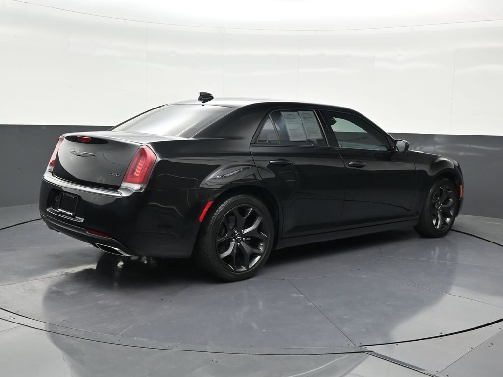 Used 2023 Chrysler 300 Touring w/ Sport Appearance Package image 5