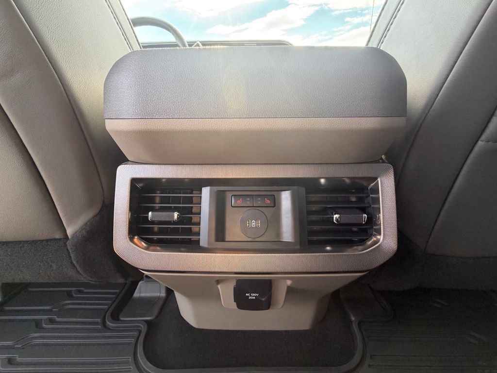 Used 2026 Ford F350 Platinum w/ Platinum Plus Package AWD/4WD image 8