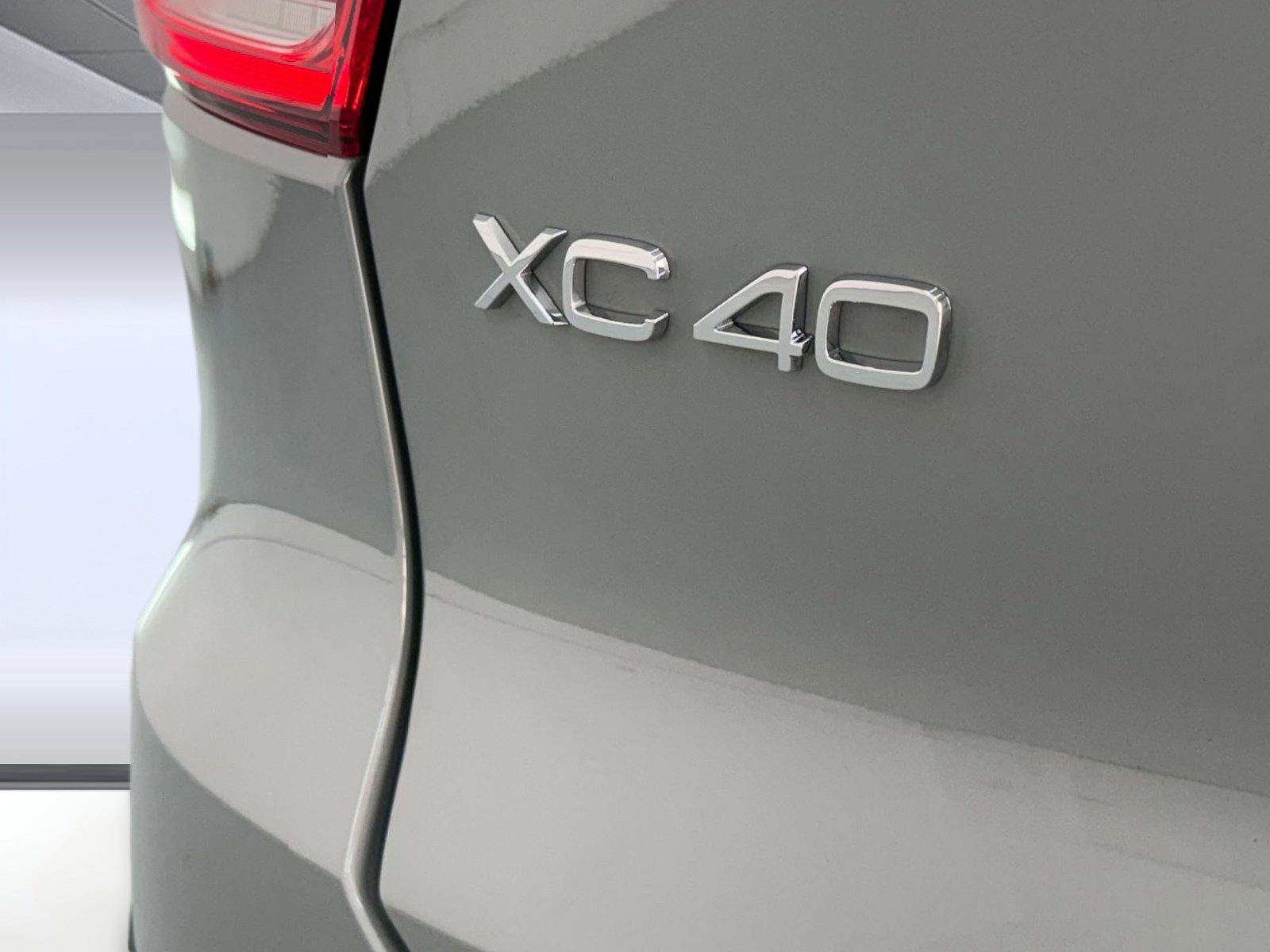 Used 2024 Volvo XC40 B5 Plus image 20