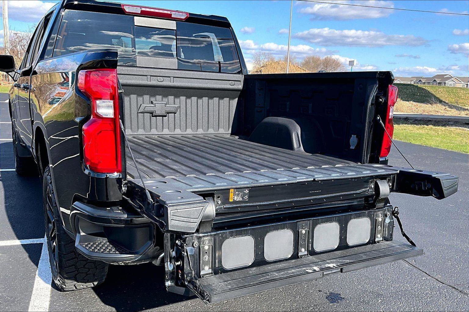 Used 2024 Chevrolet Silverado 1500 LT Trail Boss w/ Convenience Package II AWD/4WD image 35