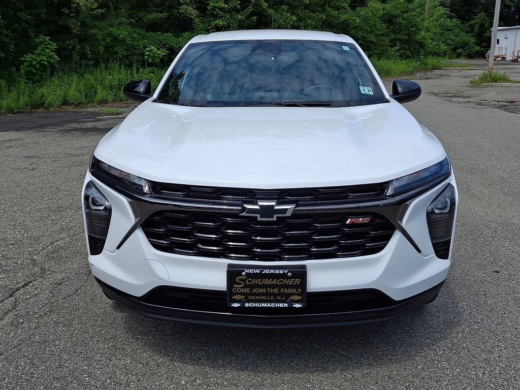 Used 2024 Chevrolet Trax RS FWD image 2