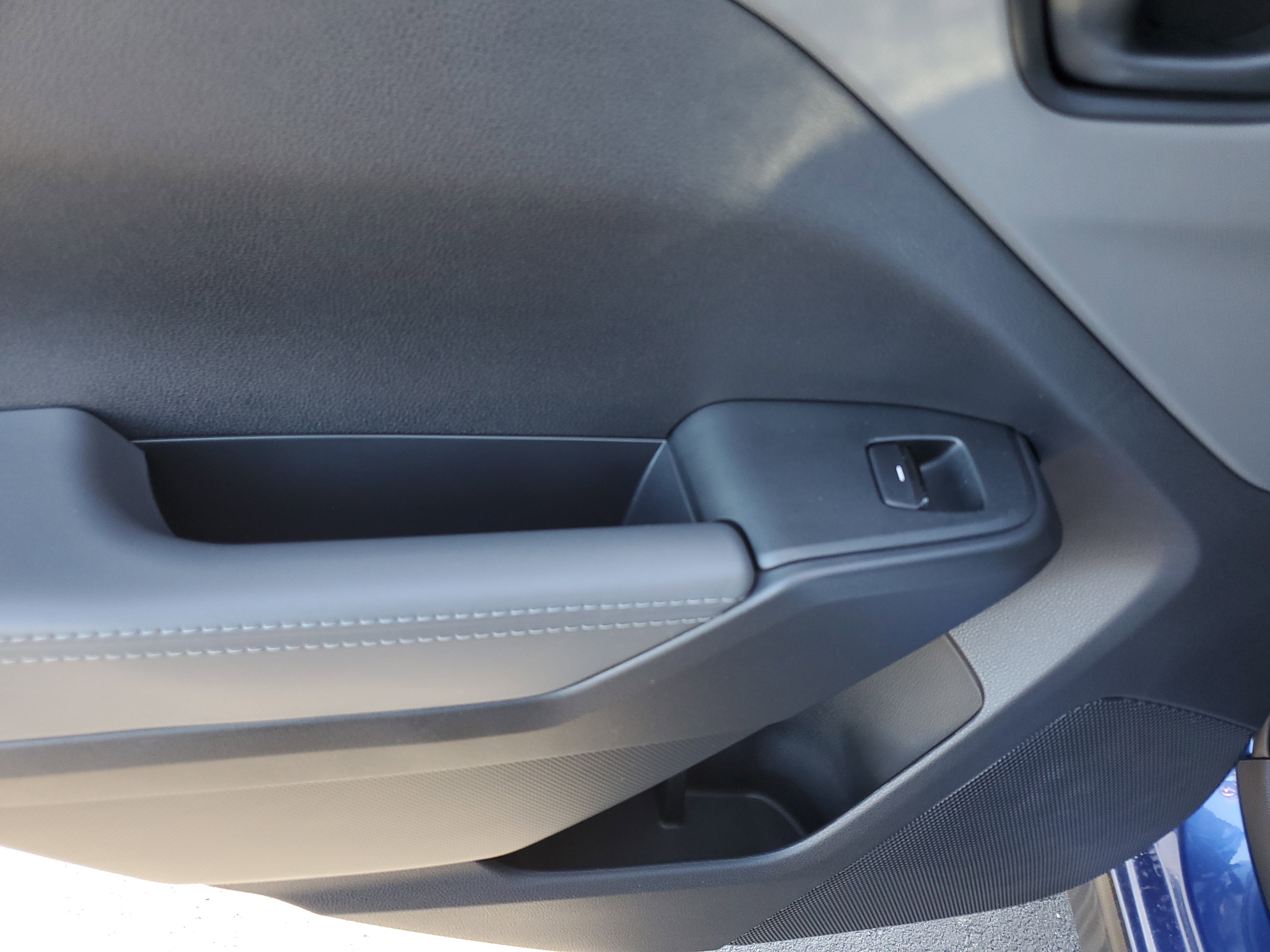 Used 2025 Subaru Crosstrek 2.0i Premium w/ Convenience Package #2 image 12