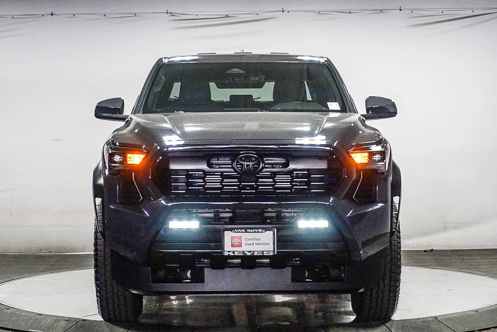 Certified 2025 Toyota Tacoma TRD Off-Road AWD/4WD image 3