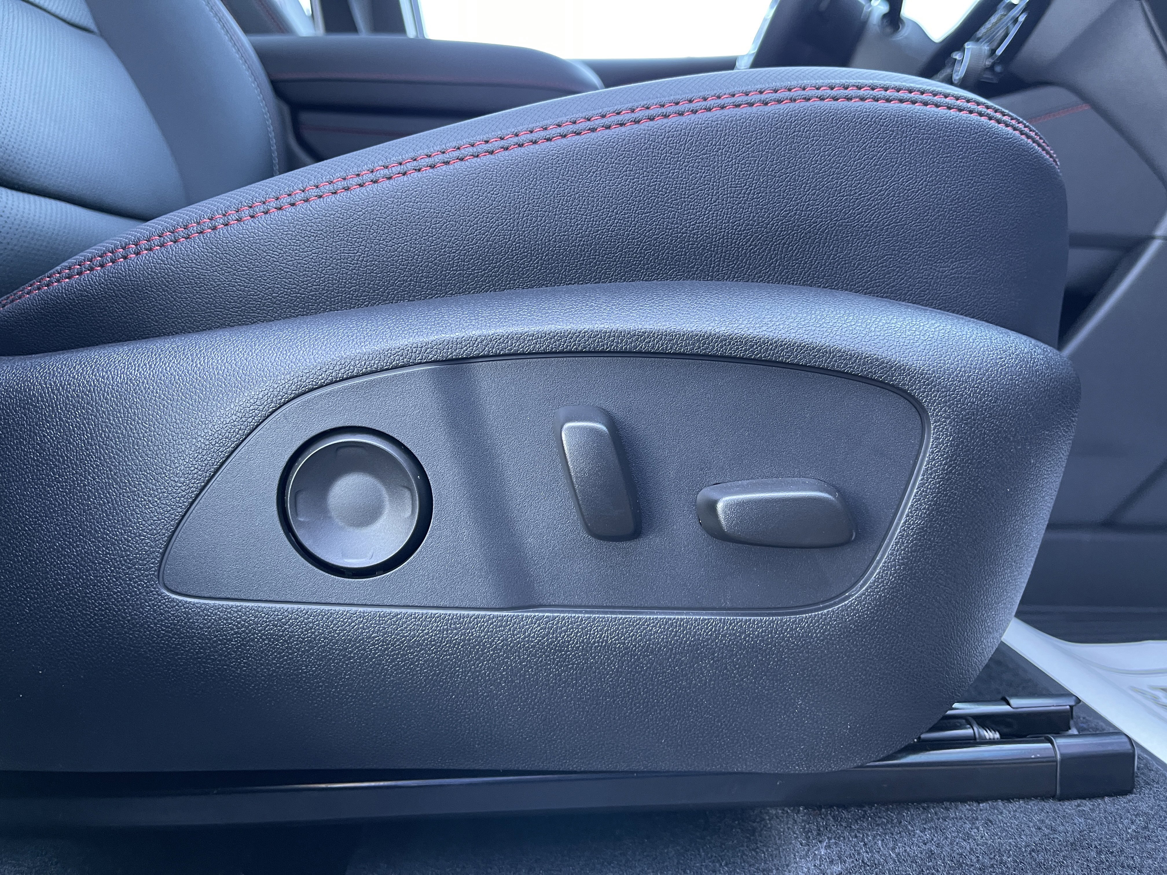 Used 2025 Chevrolet Traverse RS w/ LPO, Floor Liner Package image 42