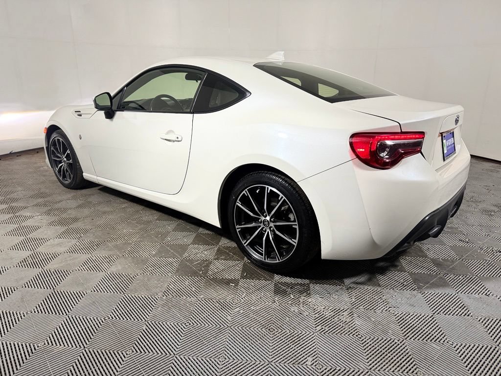 Used 2017 Toyota 86 RWD image 4