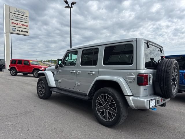 Used 2023 Jeep Wrangler Unlimited Sahara AWD/4WD image 5