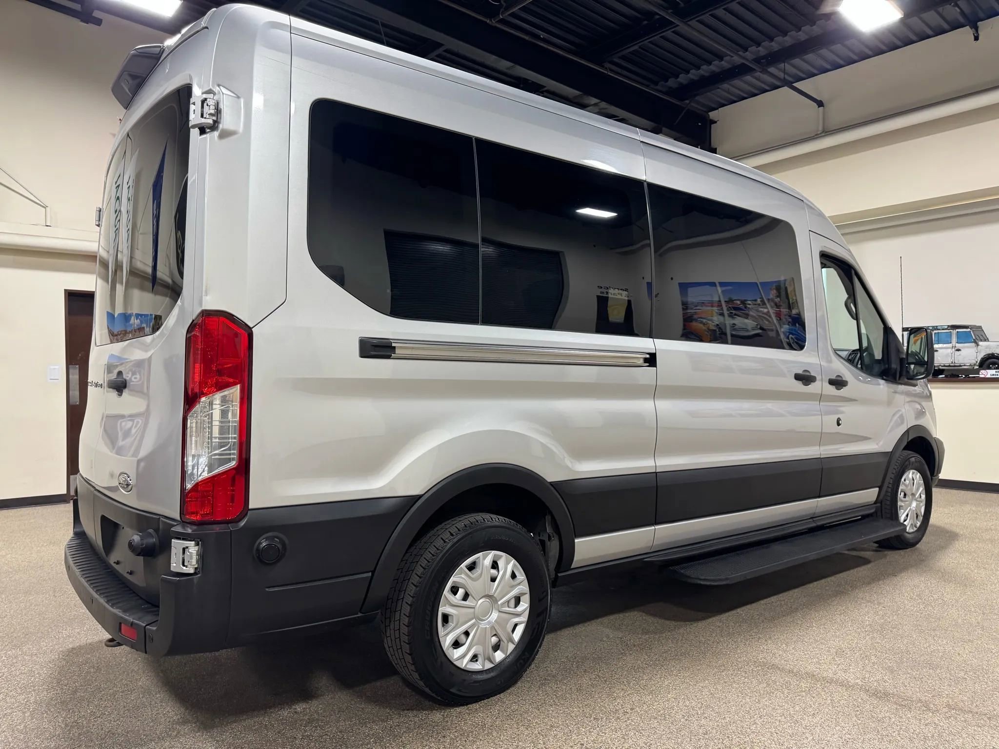 Used 2019 Ford Transit 250 148 Medium Roof image 17