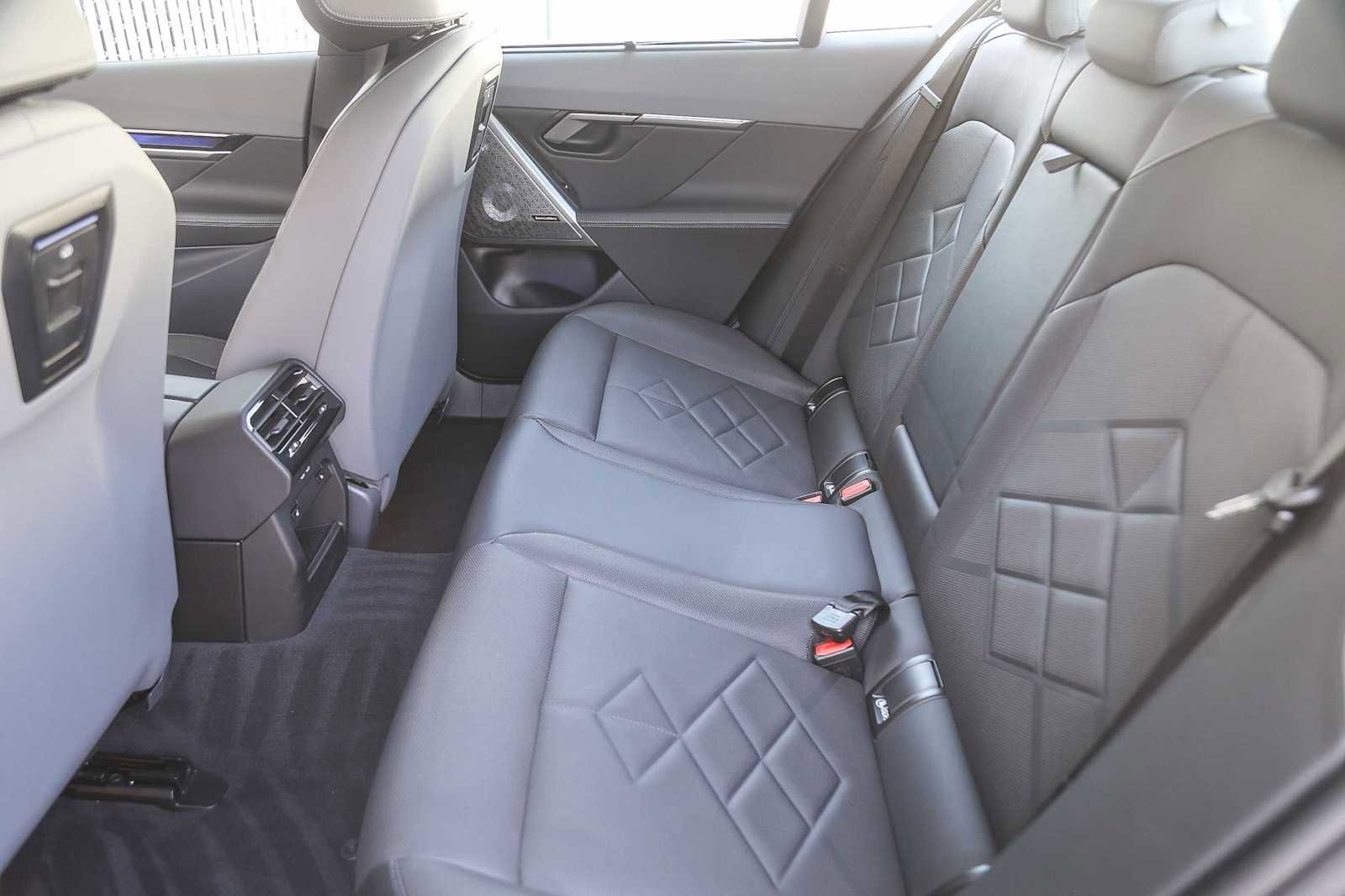 Used 2025 BMW i5 M60 w/ Executive Package image 15