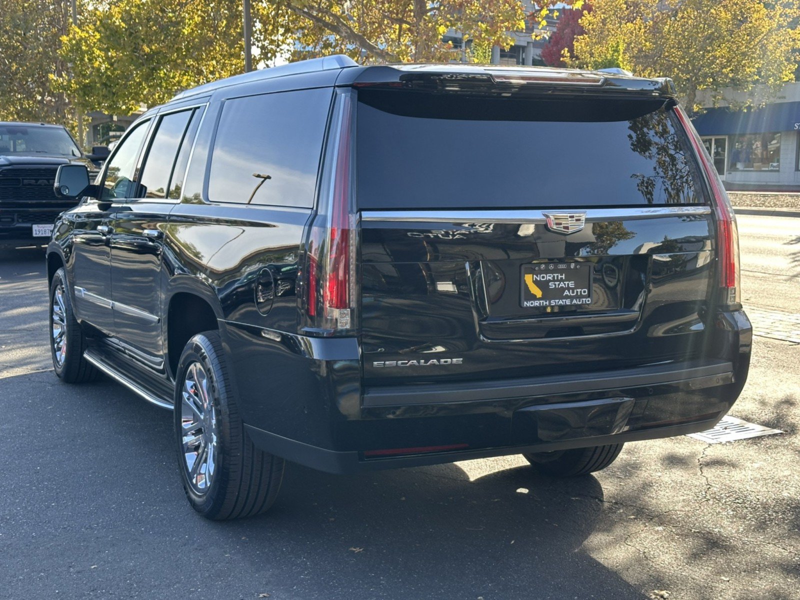 Used 2020 Cadillac Escalade ESV 2WD image 11