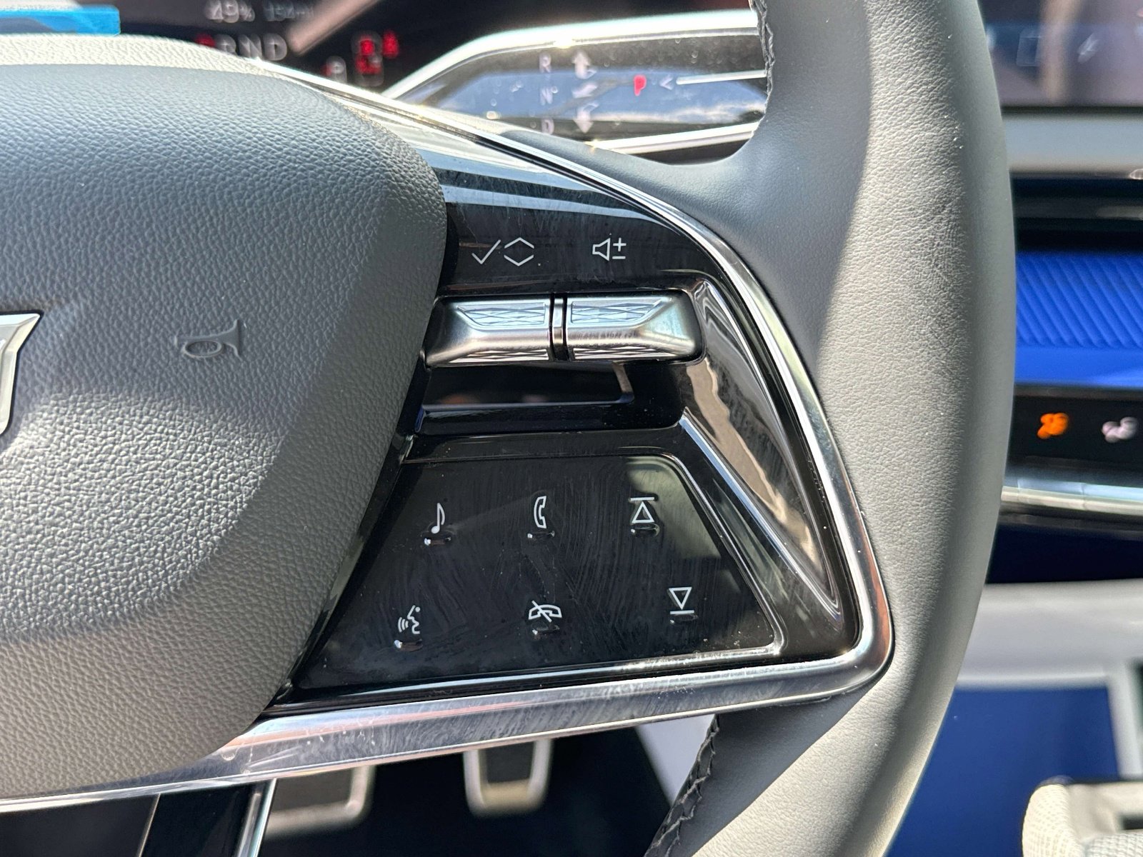 Used 2026 Cadillac Optiq Sport 1 w/ LPO, Floor Liner Package AWD/4WD image 14