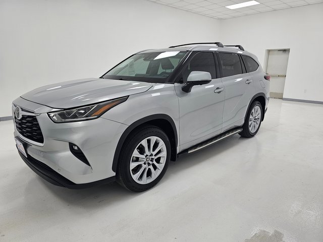 Used 2024 Toyota Highlander Limited image 5