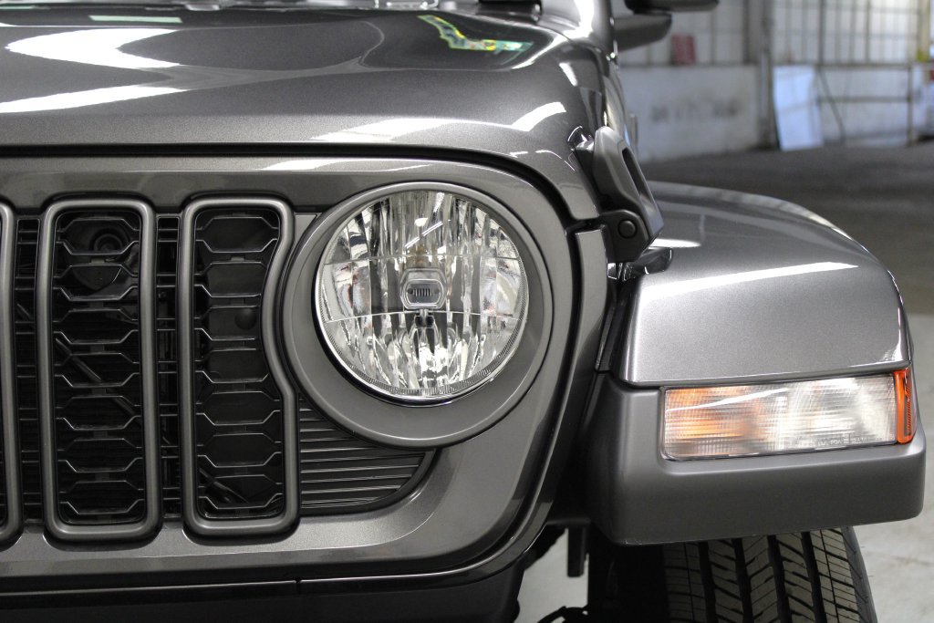 New 2026 Jeep Gladiator Sport AWD/4WD image 32
