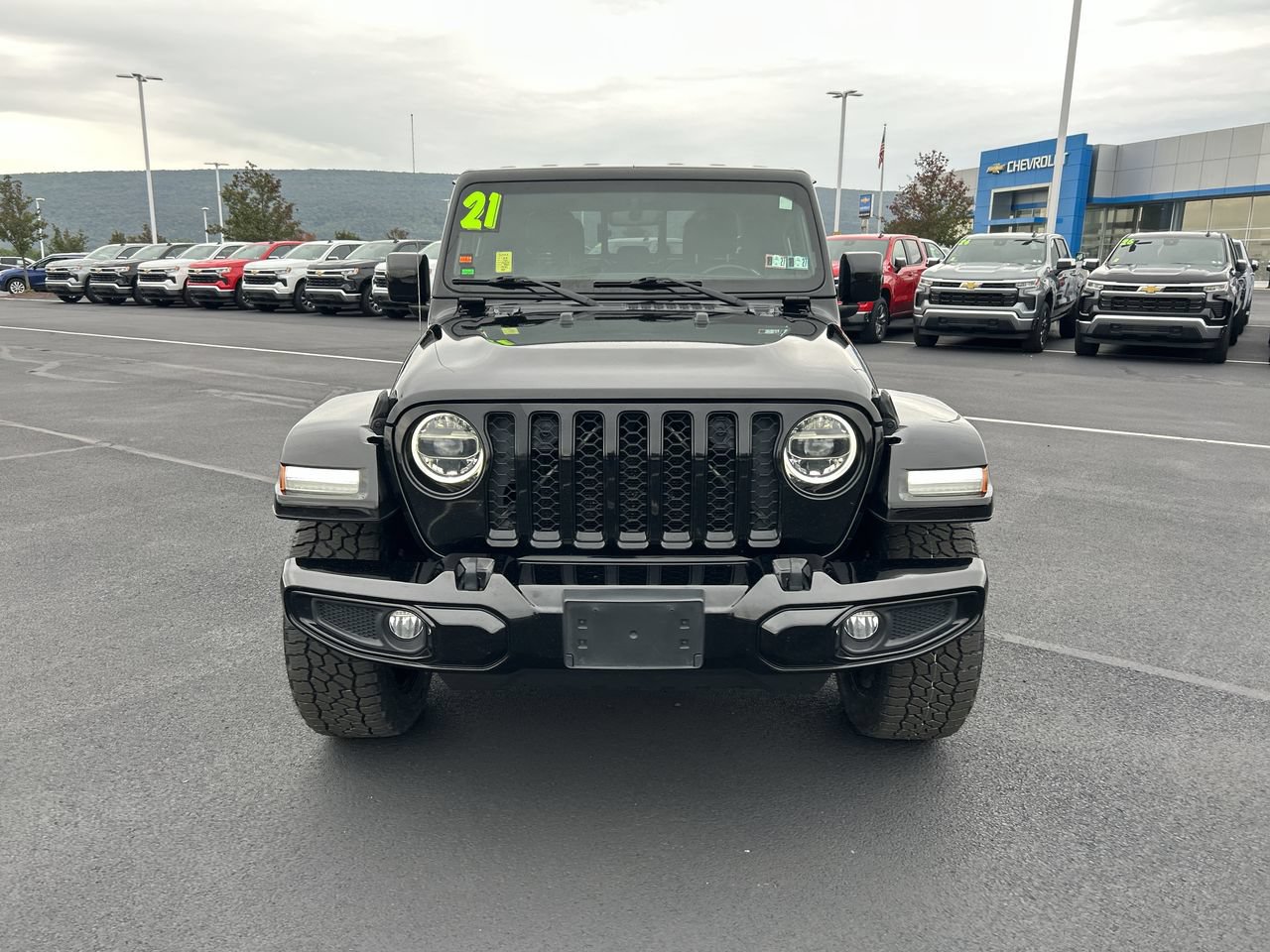 Used 2021 Jeep Gladiator Overland AWD/4WD image 2