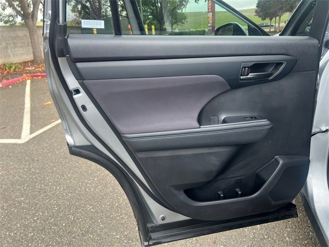 Used 2024 Toyota Highlander LE image 20