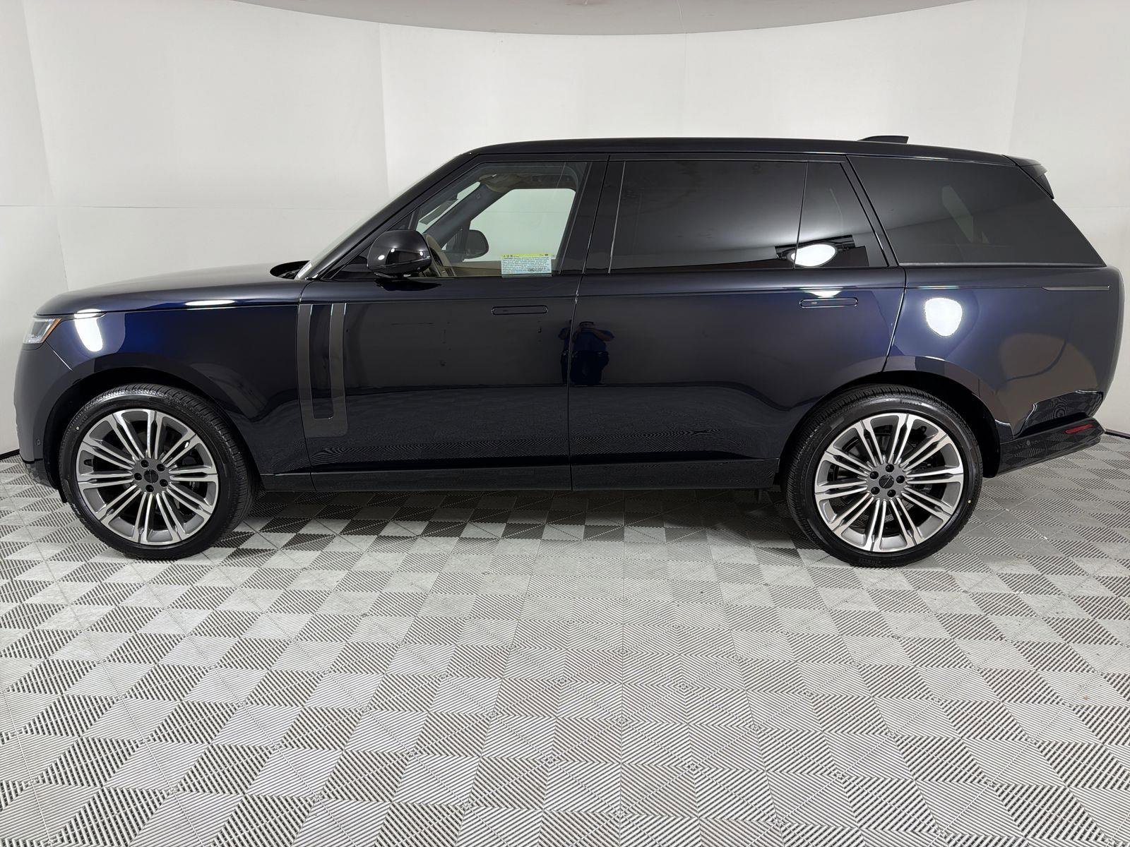 New 2026 Land Rover Range Rover Long Wheelbase SE image 2