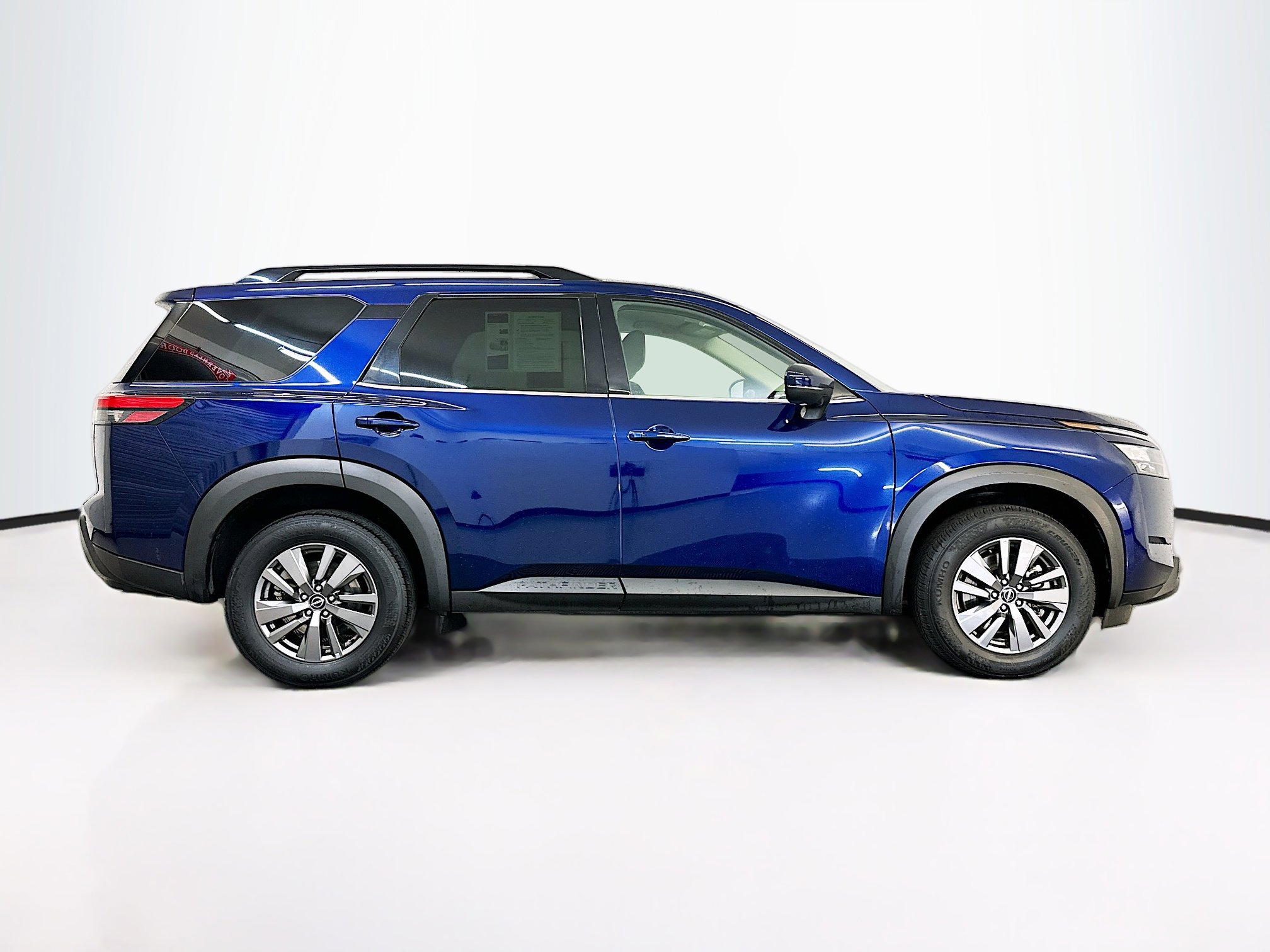 Used 2025 Nissan Pathfinder SV AWD/4WD image 10