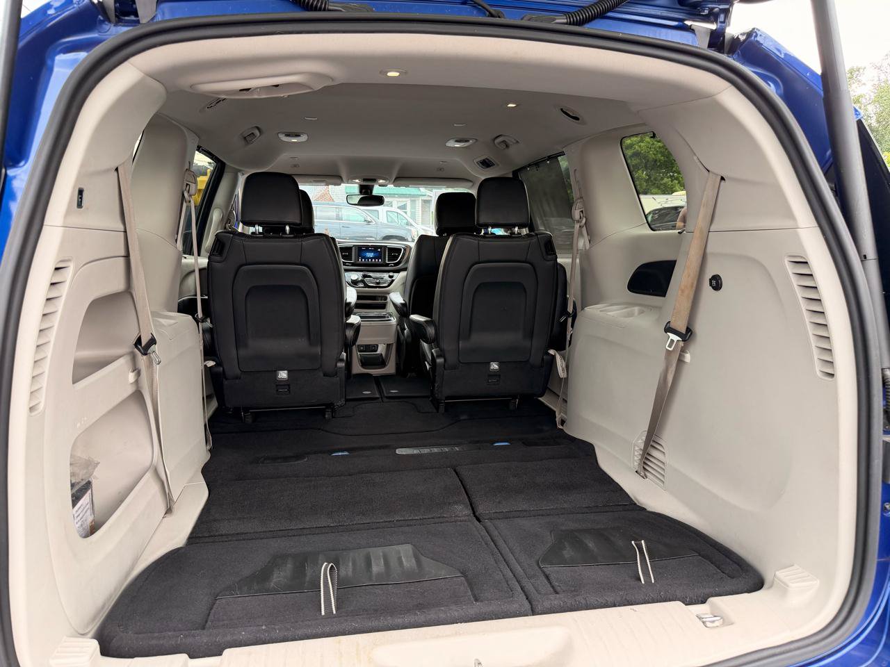 Used 2019 Chrysler Pacifica Touring-L FWD image 21