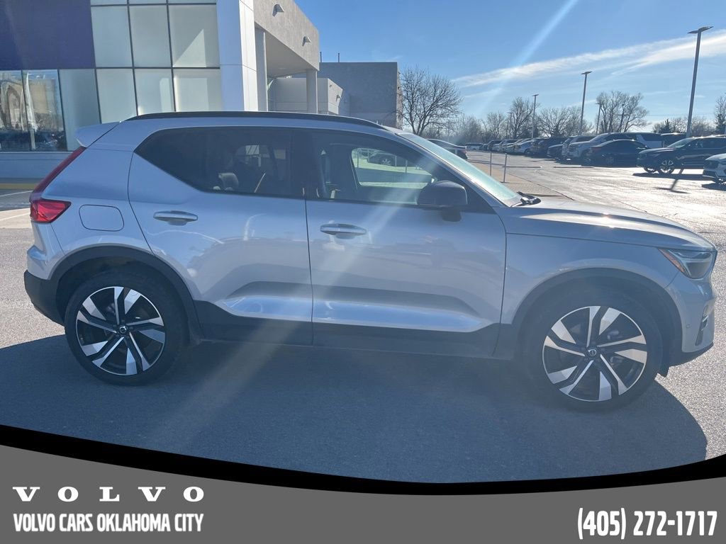 Certified 2025 Volvo XC40 B5 Plus image 4