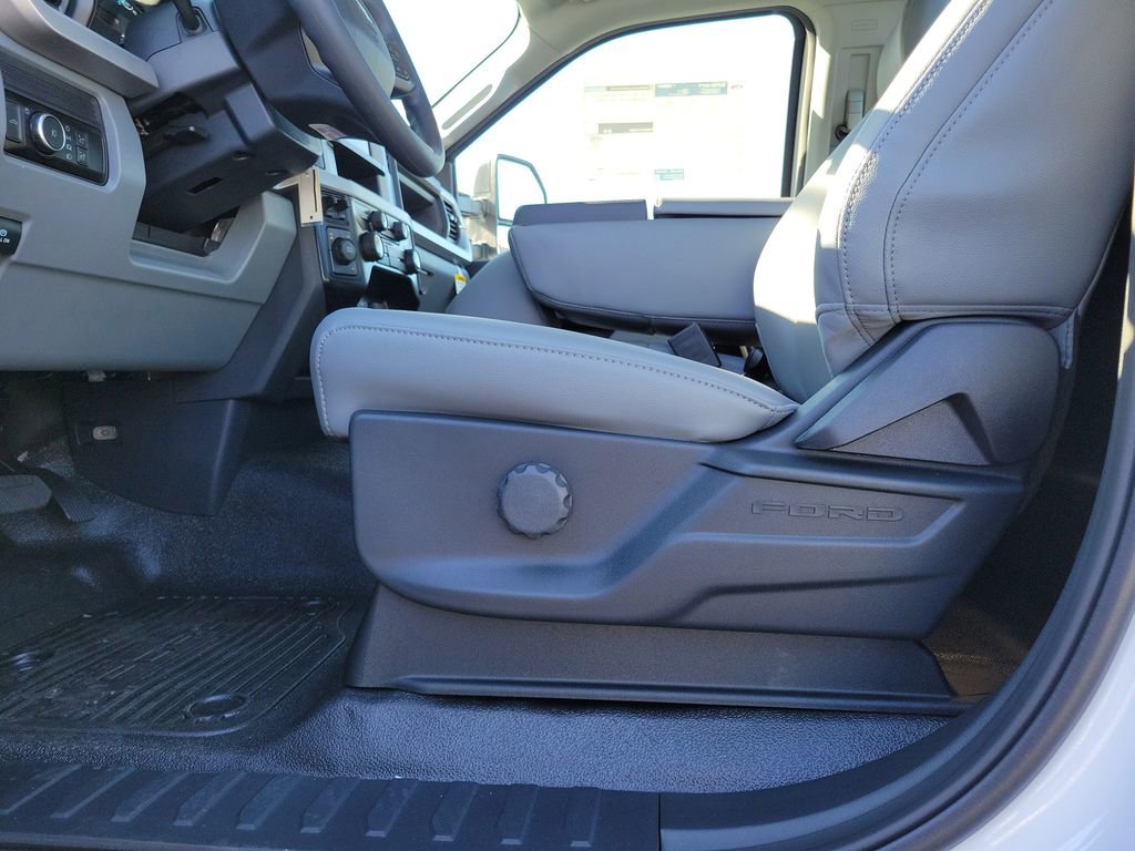 New 2026 Ford F550 4x4 Regular Cab Super Duty image 14