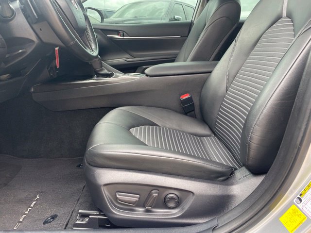 Used 2023 Toyota Camry SE FWD image 2
