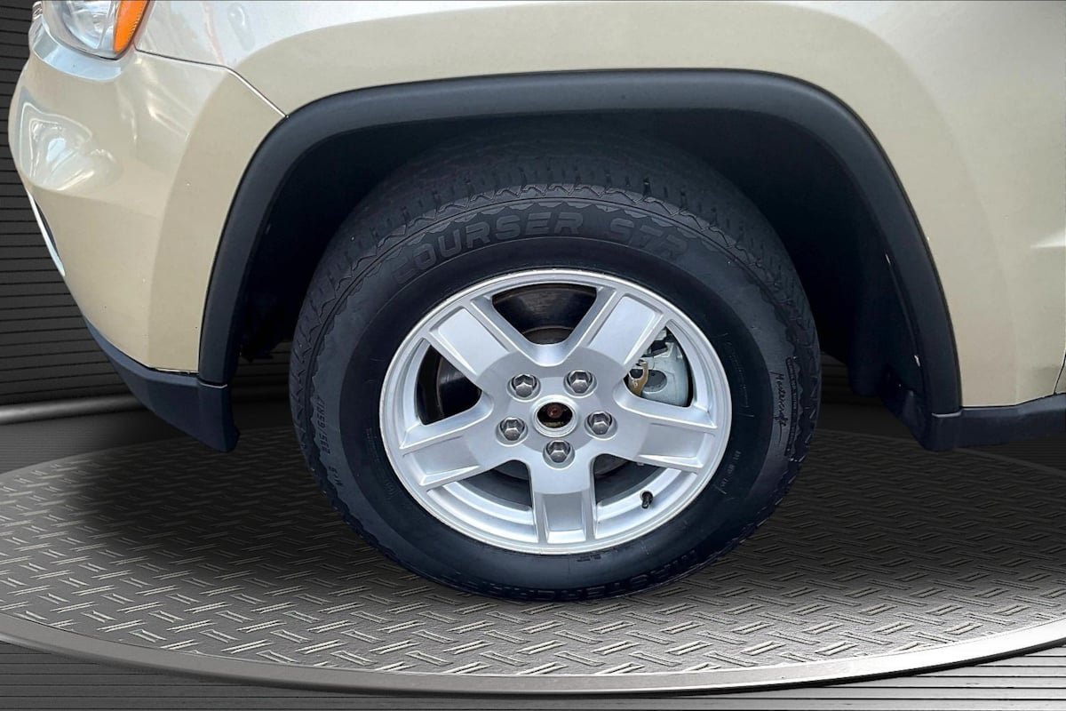 Used 2011 Jeep Grand Cherokee Laredo AWD/4WD image 29