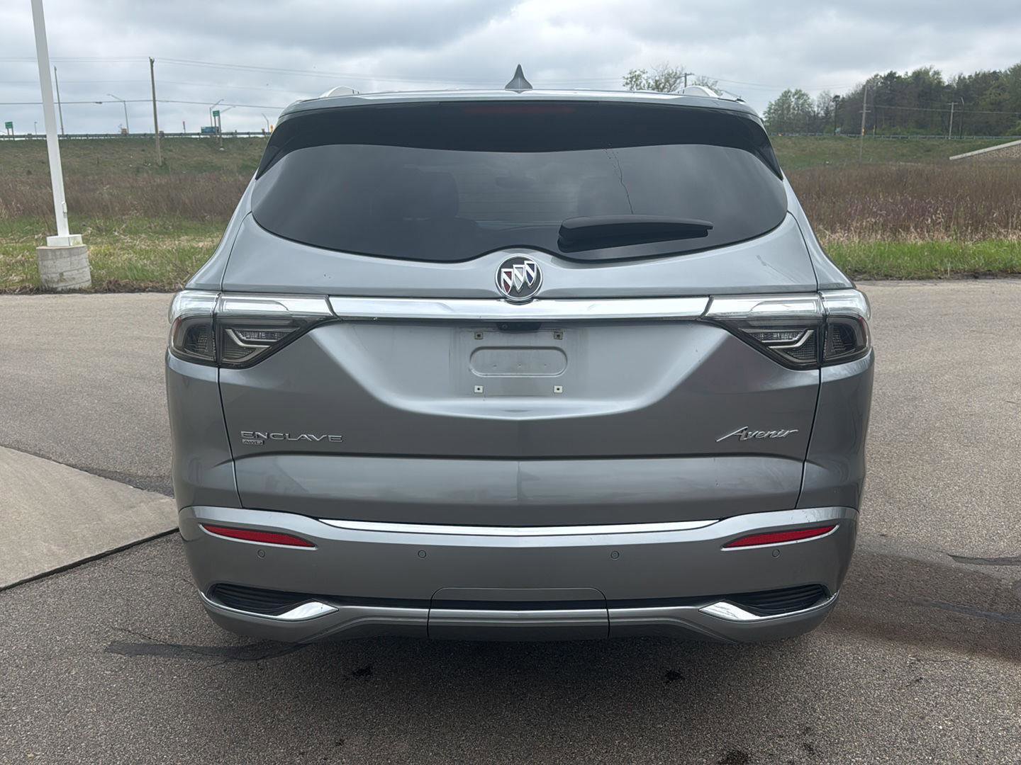 Used 2023 Buick Enclave Avenir w/ Avenir Technology Package AWD/4WD image 4