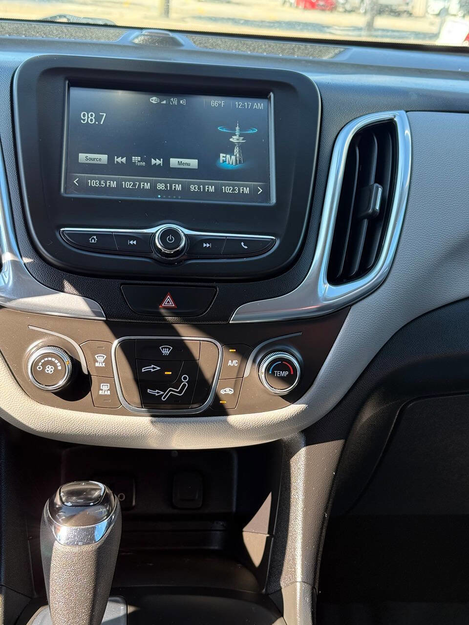 Used 2018 Chevrolet Equinox LS image 11