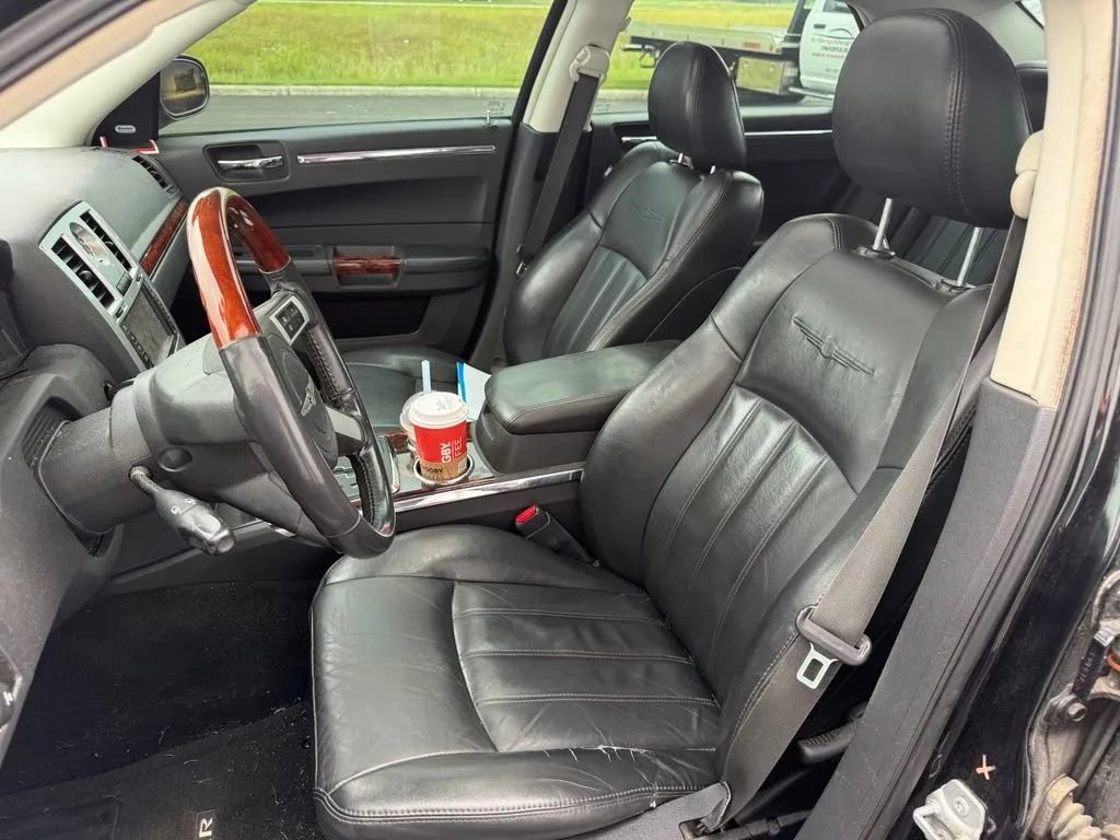 Used 2009 Chrysler 300 C w/ Luxury Group II AWD/4WD image 13