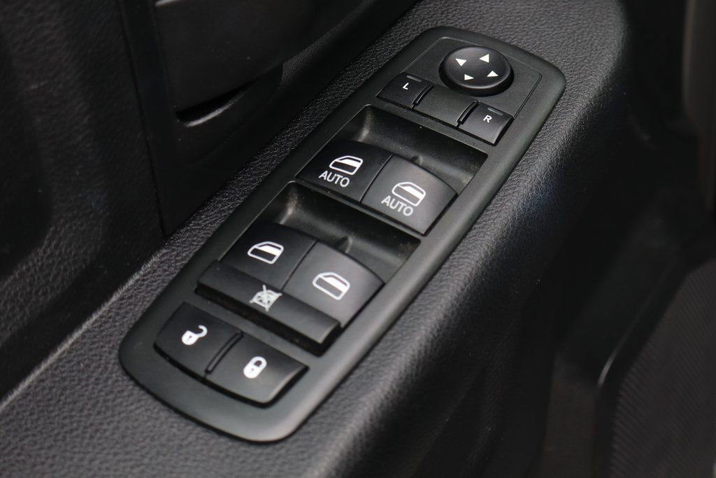 Used 2013 RAM 2500 Tradesman w/ Chrome Appearance Group image 16