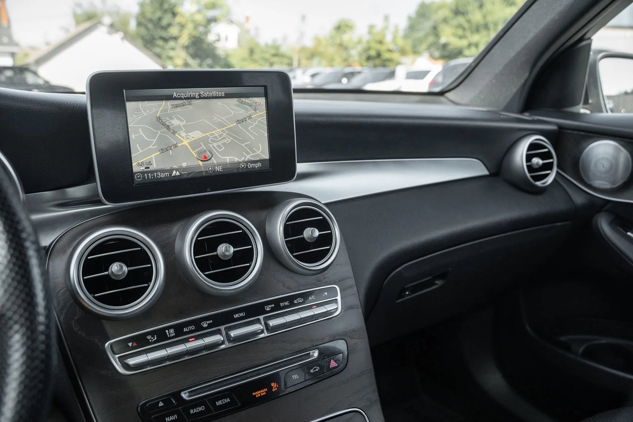 Used 2019 Mercedes-Benz GLC 300 4MATIC w/ Premium Package image 24