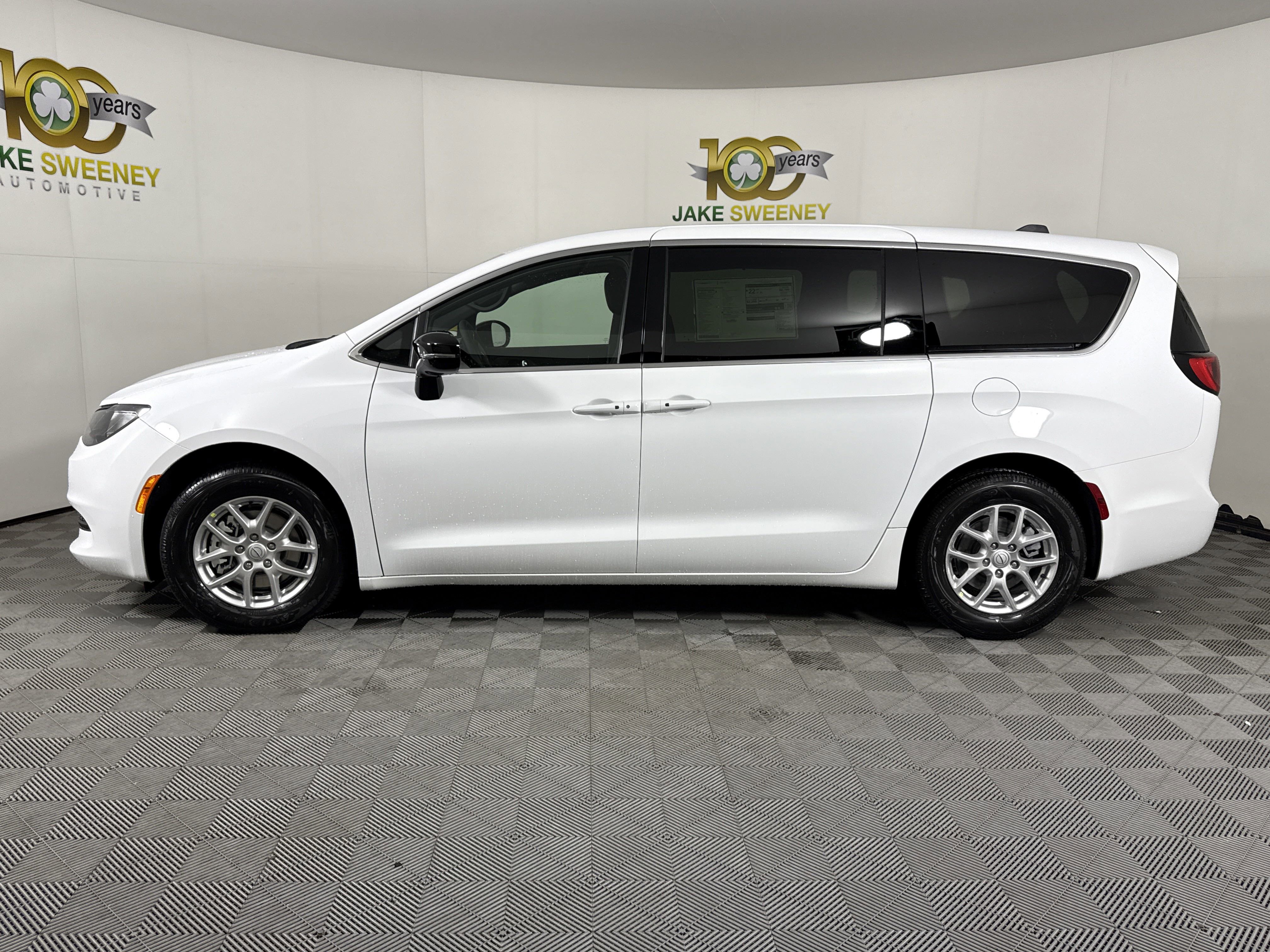 New 2026 Chrysler Voyager LX image 4