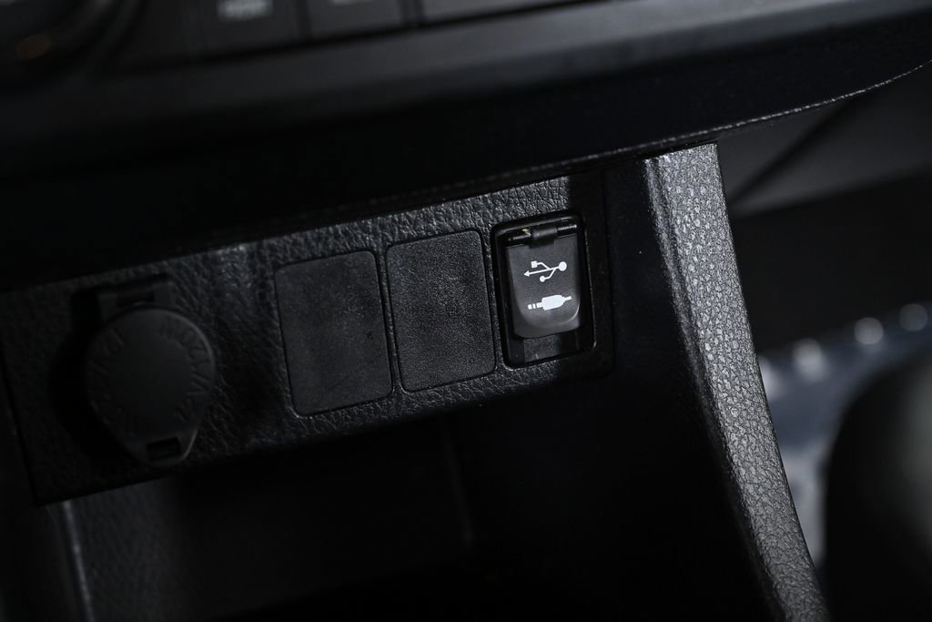 Used 2014 Toyota Corolla LE image 17