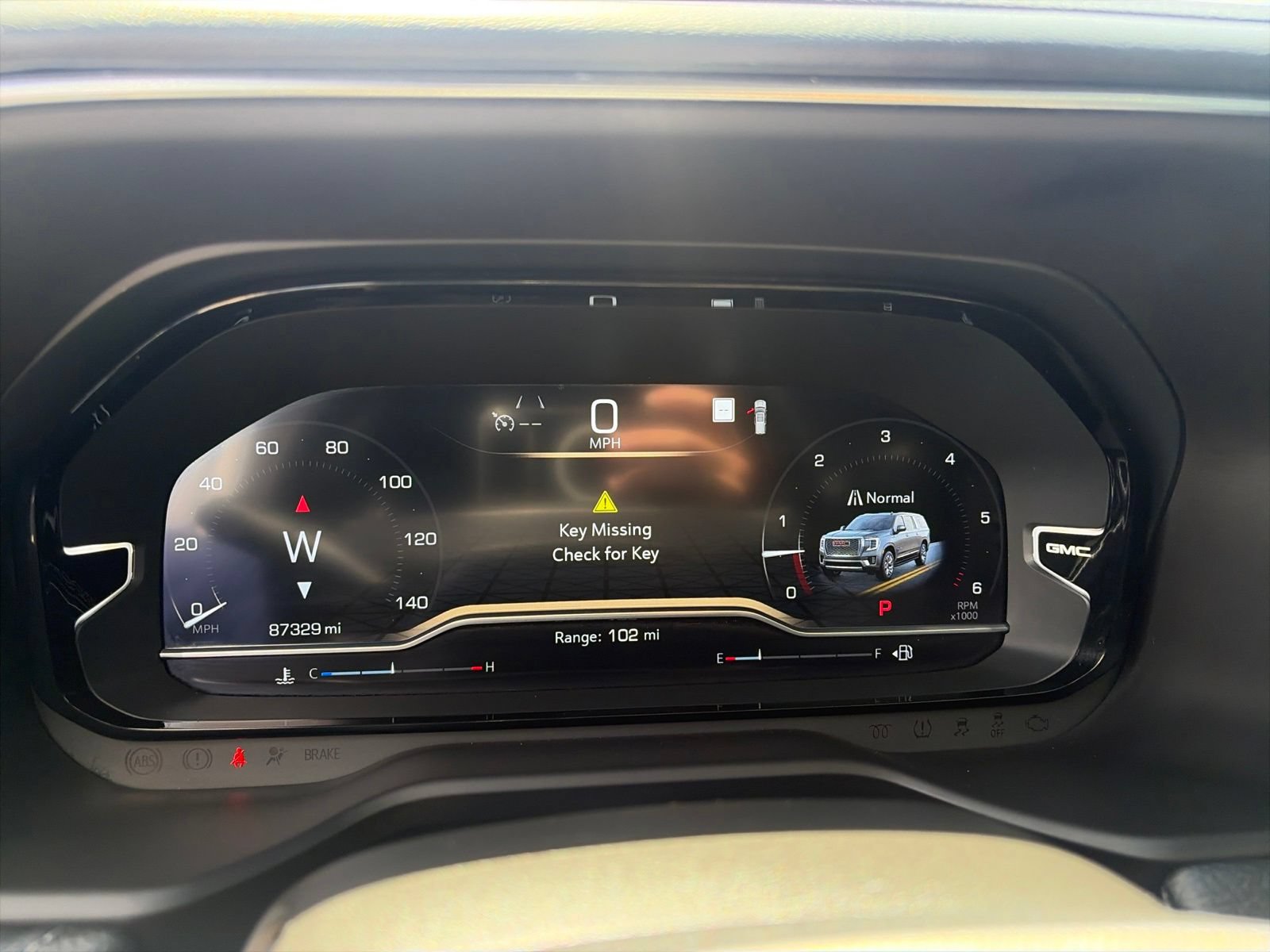Used 2023 GMC Yukon XL Denali RWD image 16