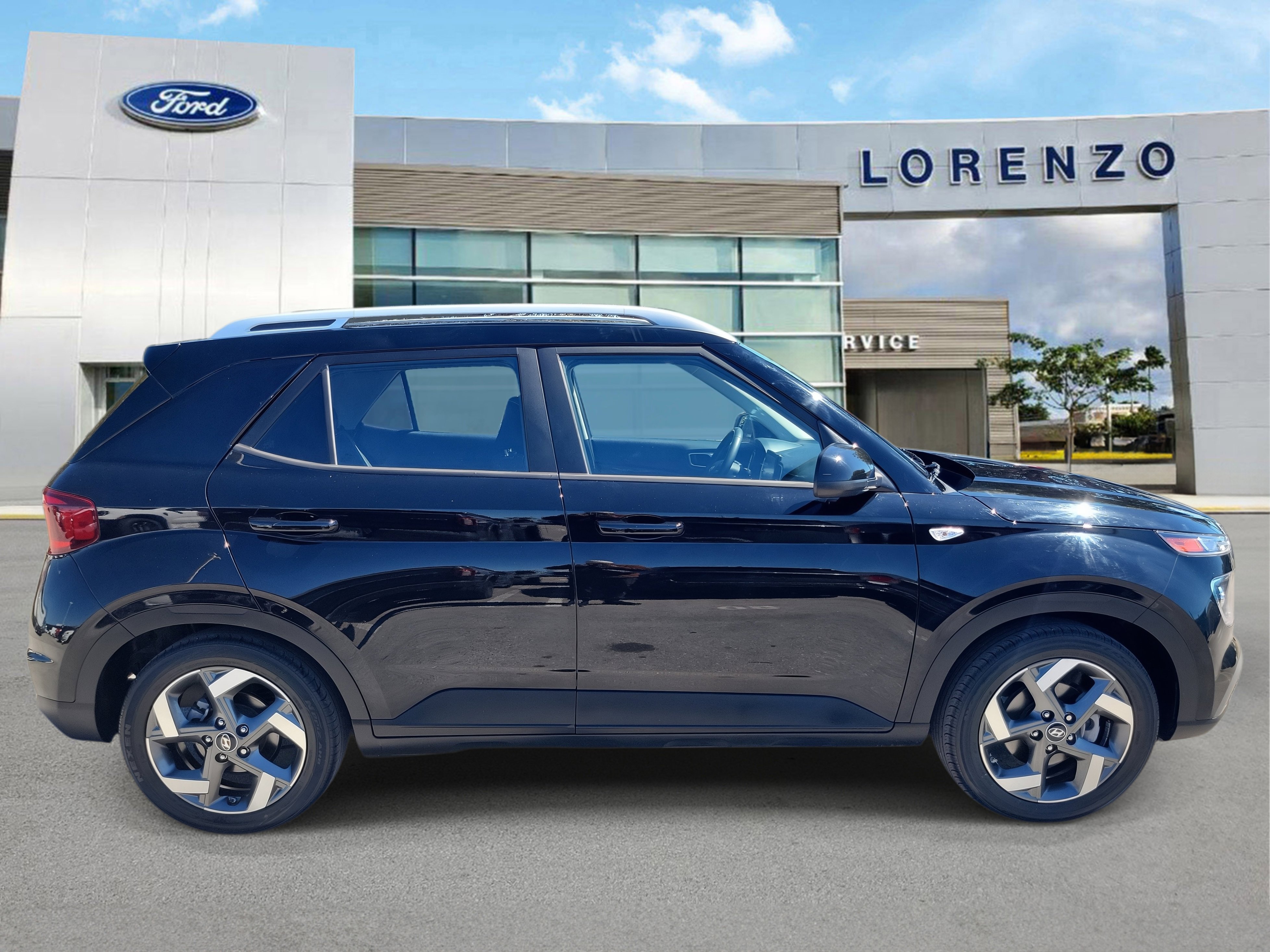 Used 2022 Hyundai Venue SEL FWD image 4