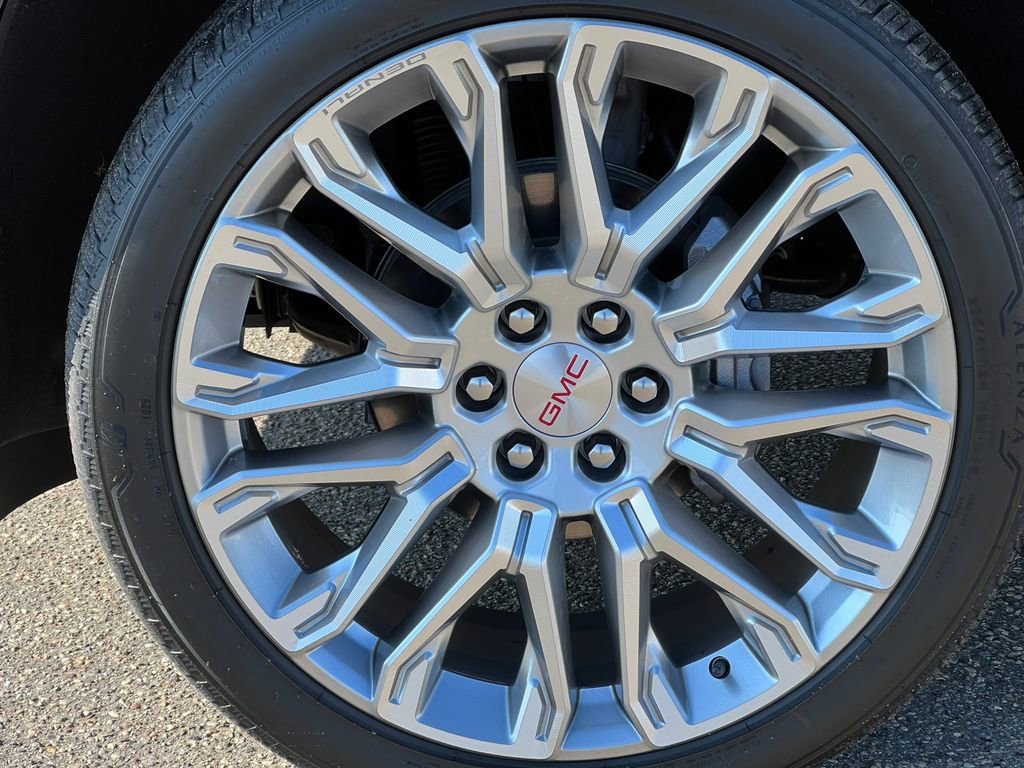 New 2025 GMC Yukon XL Denali w/ Denali Reserve Package image 11